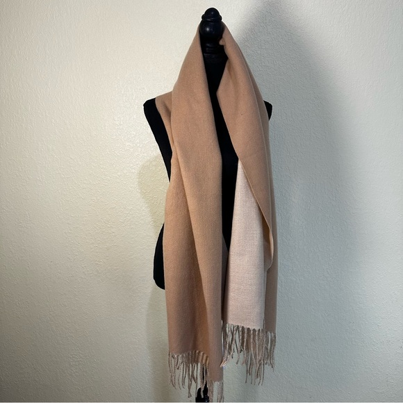 Two tone timeless classic  cashmere blend  scarf pashmina‎ wrap ruana - Picture 4 of 6